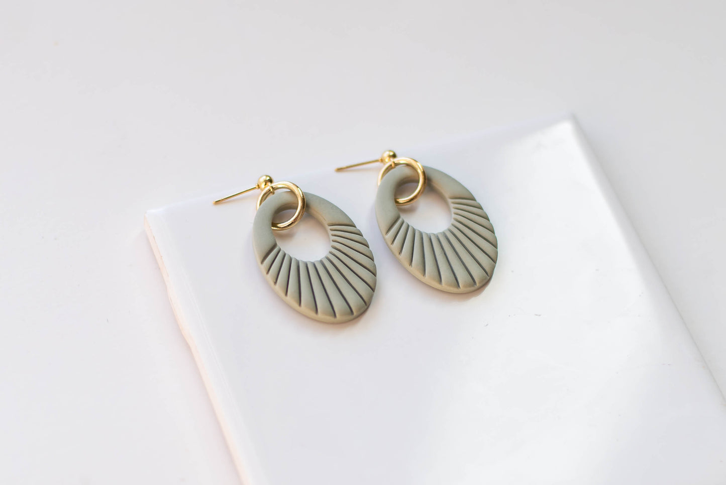 Lightweight Lined Oval EARRINGS