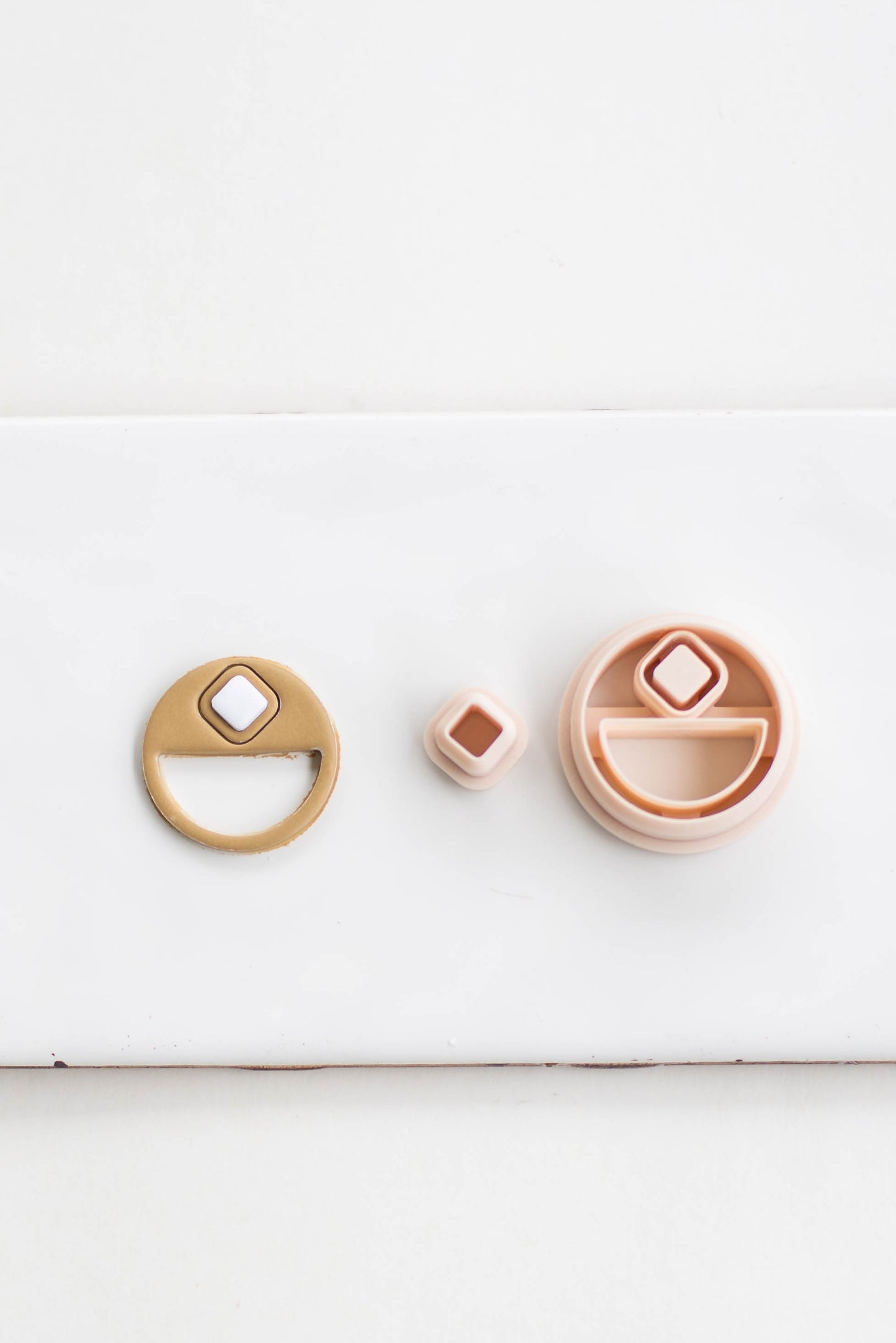 2 Piece Cutout Circle