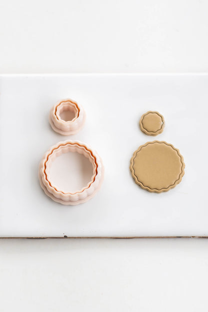 Scalloped Circle Bordered Cutter