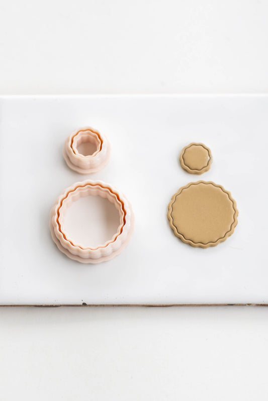 Scalloped Circle Bordered Cutter
