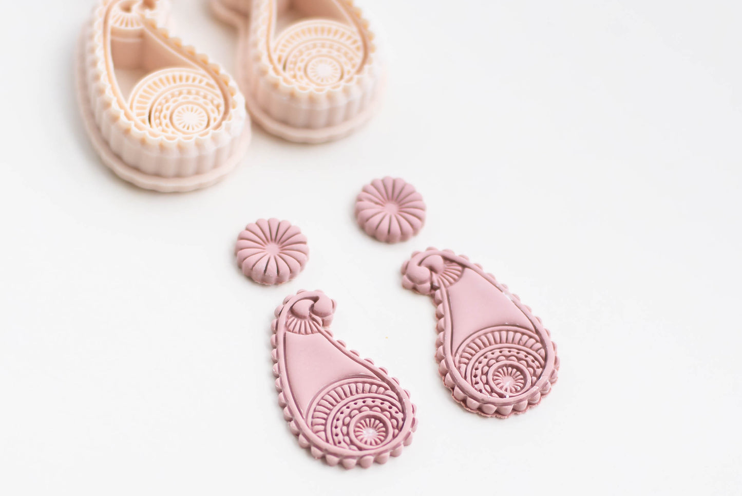 Detailed Paisley Cutter