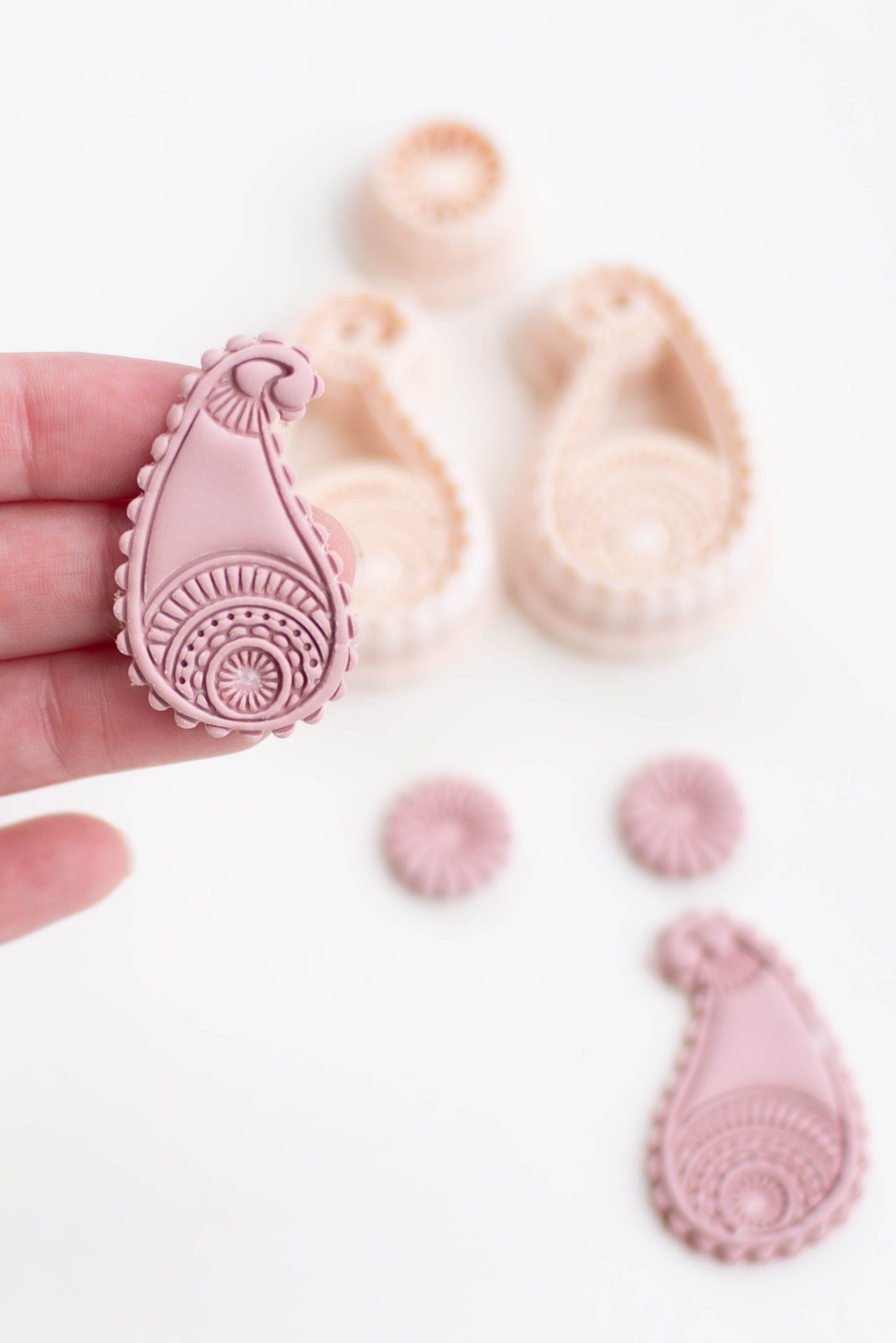 Detailed Paisley Cutter