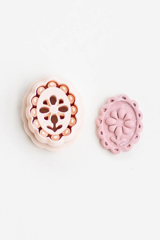 Scalloped Flower Embossing Cutter
