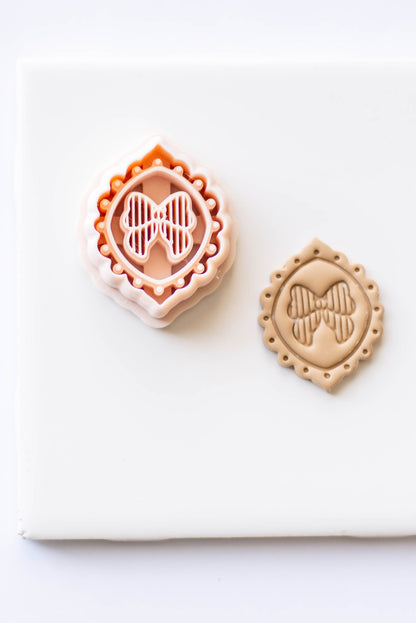 Stripe Bow Scallop Drop