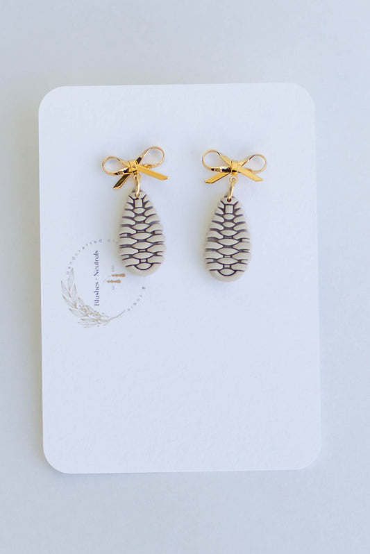Cute Minimalist Teardrop Earrings