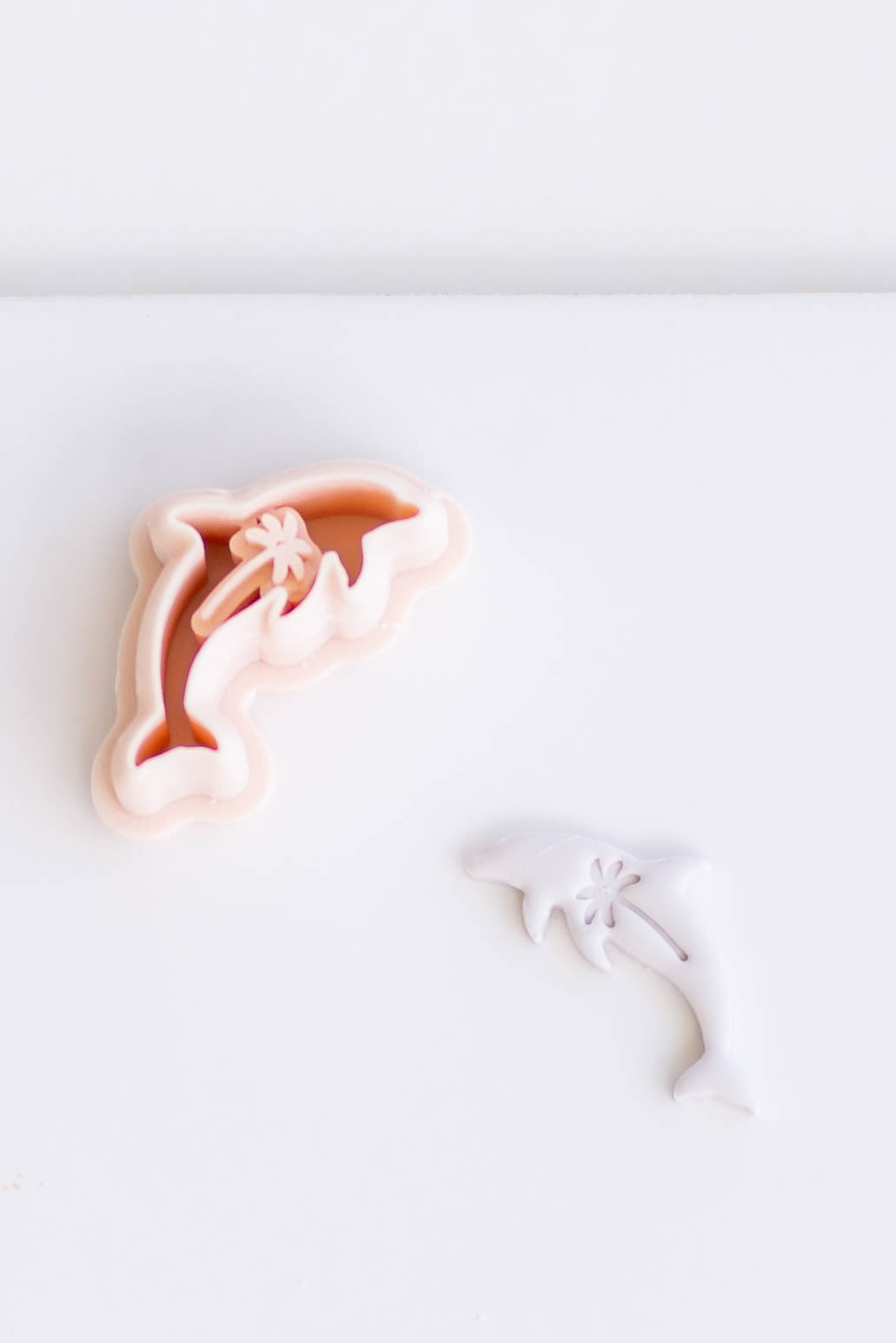 Palm Embossed Dolphin Cutter