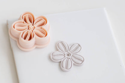 Cowrie Shell Cutter