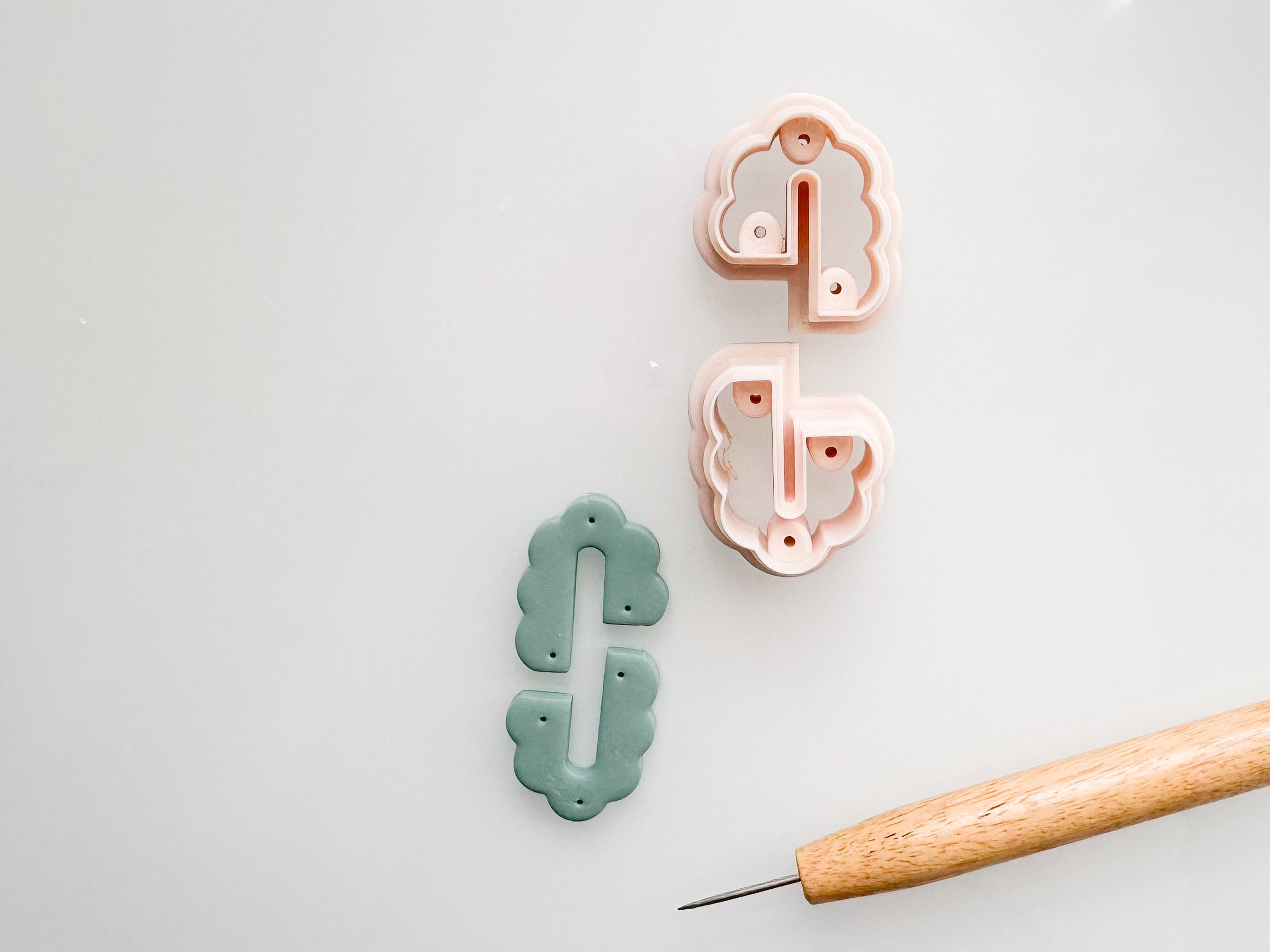 Scallop Link Cutter with Drill Guides – Blushes and Neutrals